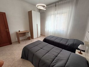 2 bedrooms, iron/ironing board, free WiFi, bed sheets - TIA TOURIST APARTMENT ROME (Roma)