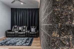 奢华独立别墅 | 起居区 | 平板电视