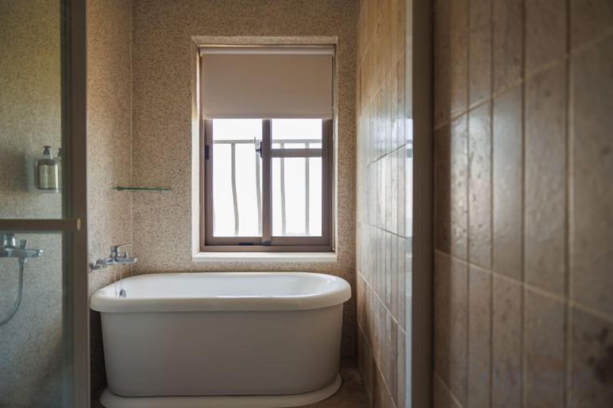Bathroom | Free toiletries, hair dryer, towels, soap