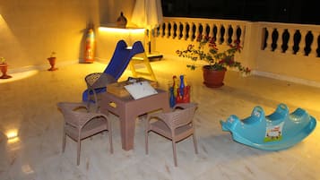 子供用の遊び場 - 屋外