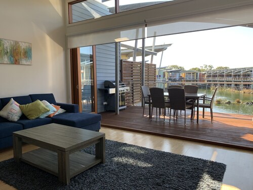 Villa 91 South Shores Resort, Normanville - lagoon view & beach/pools access!