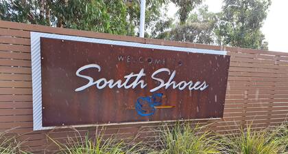 Villa 91 South Shores Resort, Normanville - lagoon view & beach/pools access!