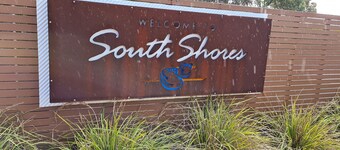 Villa 91 South Shores Resort, Normanville - lagoon view & beach/pools access!