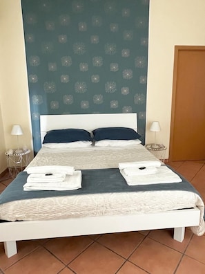 1 dormitorio, tabla de planchar con plancha, wifi gratis y ropa de cama