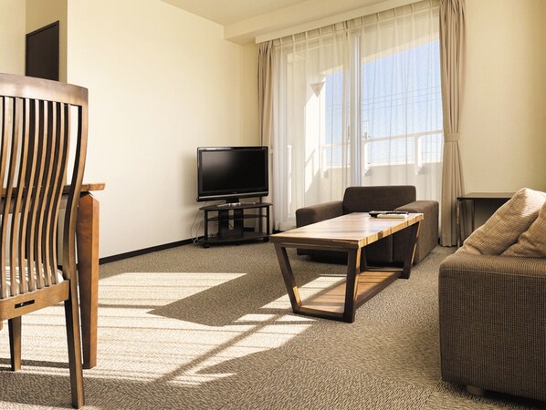 Family Suite | Living area - Hotel Tatsumi Club (Ichihara)