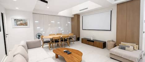 TV, fireplace, stereo