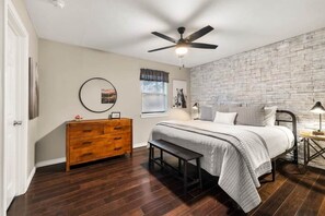 3 bedrooms, iron/ironing board, WiFi, bed sheets
