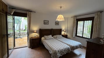 3 slaapkamers, reisbedje, wifi, beddengoed