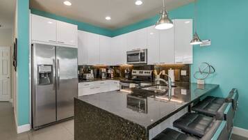 Fridge, microwave, stovetop, dishwasher