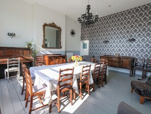 Cottage | Dining - The Esplanade (Weymouth)