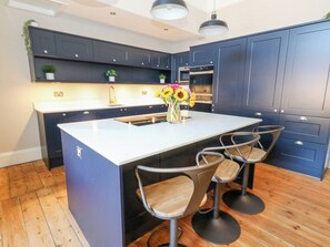 Cottage | Private kitchen | Dishwasher, cookware/dishes/utensils - The Esplanade (Weymouth)