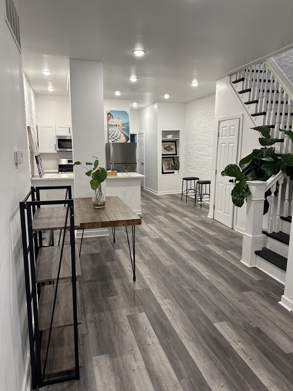 Dining - Warm Cozy Home Near Temple Hosipital (Philadelphia)