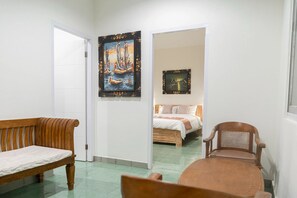 Deluxe Suite | Living area