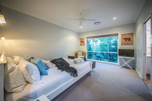 3 chambres, fer et planche à repasser, Wi-Fi, draps fournis