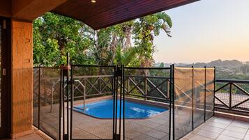 2 utendørsbassenger