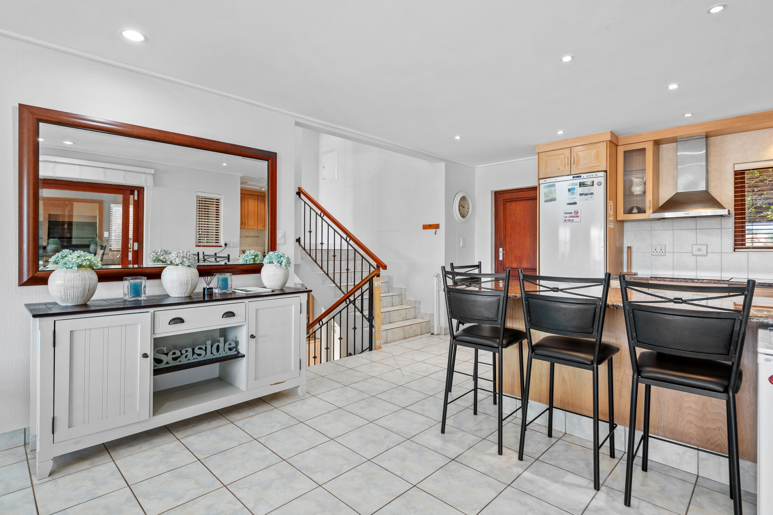 Villa – superior | Oppholdsområde | Flatskjerm-TV