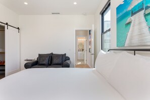 3 bedrooms, iron/ironing board, free WiFi, bed sheets - Catamaran by AvantStay | 50ft to Beach + Views (San Diego)