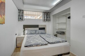 1 bedroom, in-room safe, iron/ironing board, free WiFi