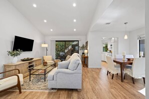 Smart TV, fireplace, ping pong