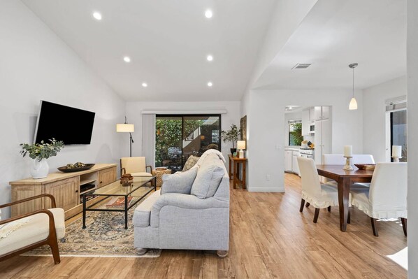 Smart TV, fireplace, ping pong