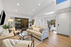 Unclassified image, 5 of 41, button