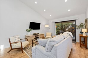 Smart TV, fireplace, ping pong