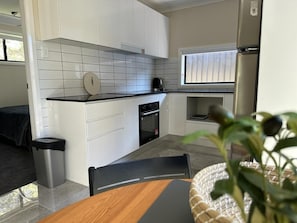 Family House | Private kitchen - Granny Guest House Sydney Blue Mountain (Kingswood)