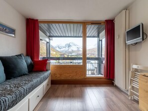 TV - Home Club (Lavachet) by Interhome (Tignes)