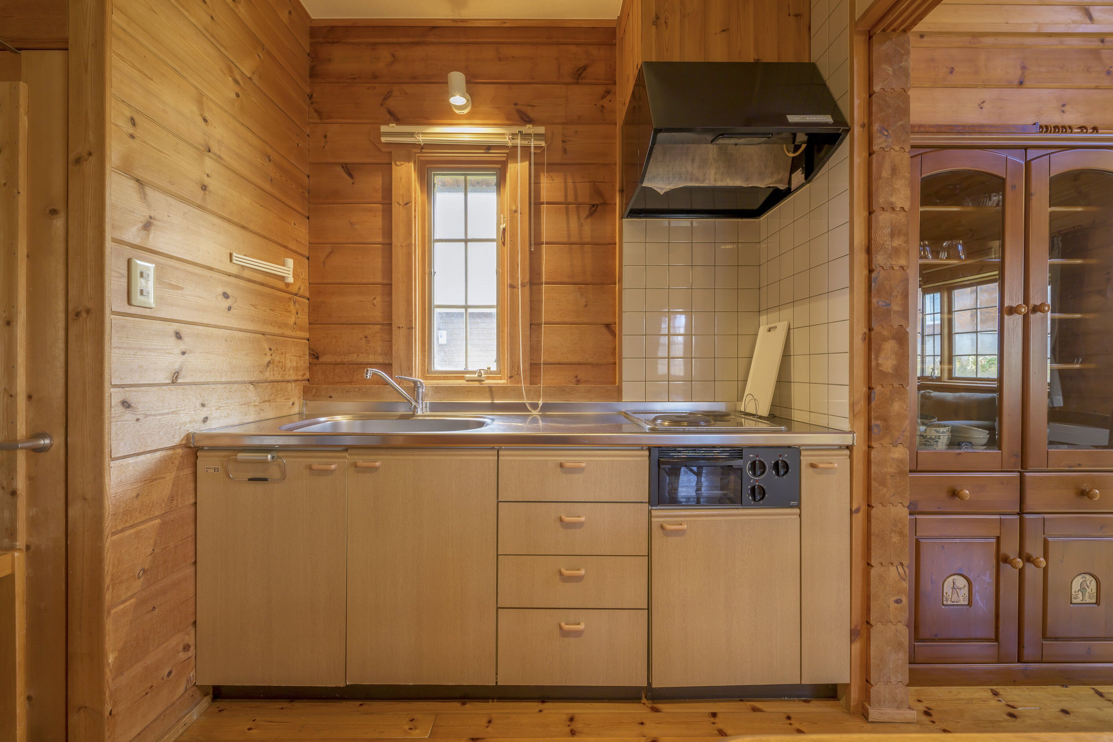 Classic House | Private kitchen | Full-size fridge, microwave, stovetop, toaster