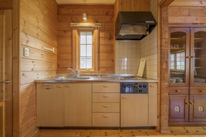 Classic House | Private kitchen | Full-size fridge, microwave, stovetop, toaster - Sapphire (Kutchan)