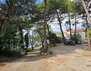 Property grounds - Studio - Ground Floor Žal 2 minutes from the sea (Mali Losinj)