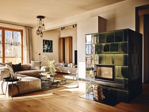 Apartamento premium | Área de estar | TV de tela plana