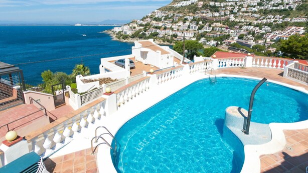 Pool - Beautiful apartment in villa for 4 guests with pool, WIFI, TV and terrace (Roses)