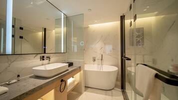 Superior Suite | Bathroom | Free toiletries, hair dryer, bathrobes, slippers