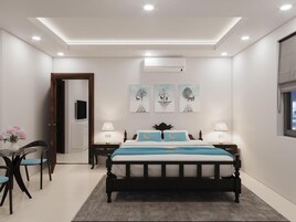 Colchones con pillow-top y caja de seguridad en la habitación 