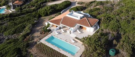 المنشأة من الخارج