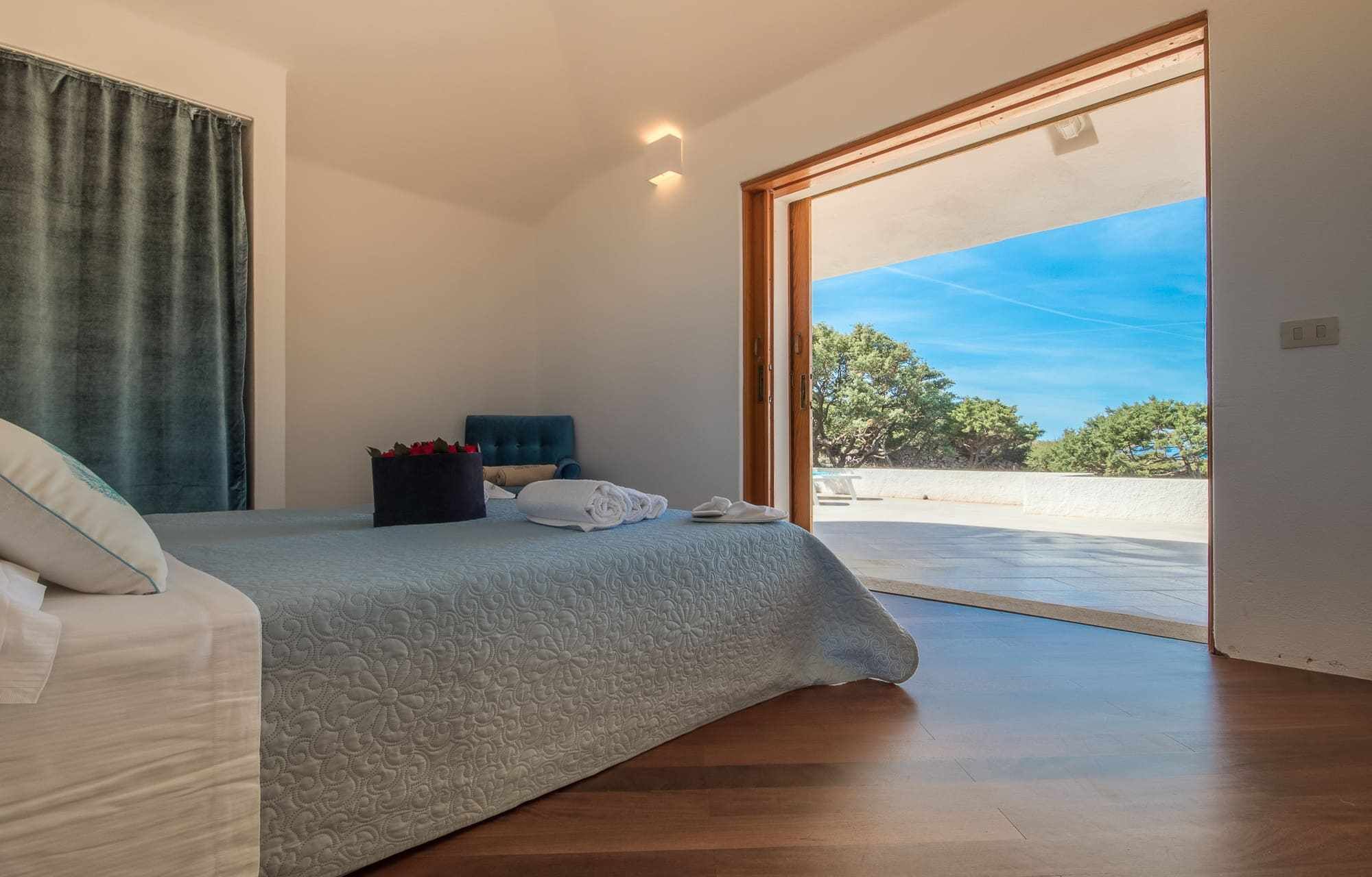 3 bedrooms, travel cot, WiFi, bed sheets