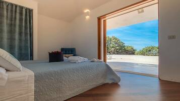 3 bedrooms, travel cot, WiFi, bed sheets