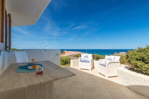 Outdoor dining - Portobello di Gallura   Villa Sissy Lux   Independent Villa (AGLIENTU)