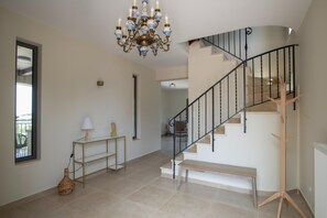 Huvila, tupakointi sallittu | 7 makuuhuonetta, työpöytä