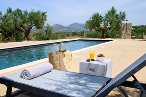Villa, para fumadores | 7 habitaciones y escritorio