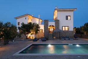 Villa, para fumadores | 7 habitaciones y escritorio 