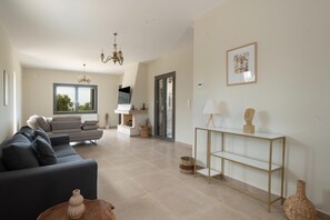 Huvila, tupakointi sallittu | 7 makuuhuonetta, työpöytä