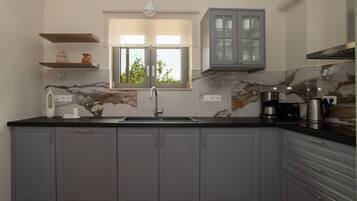 Villa, Smoking | 7 bedrooms, desk