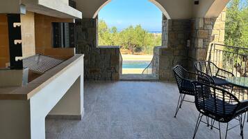House, Smoking | 7 bedrooms, desk