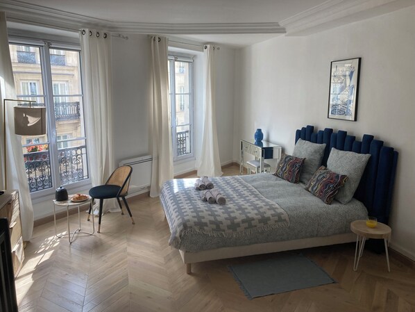 1 bedroom, desk, free WiFi, bed sheets - Charming studio Faubourg Montmartre (Paris)