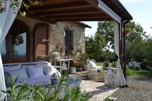 Terrace/patio - Cottage nel Chianti con Piscina. Vista Sulle Colline e sui Vigneti Toscani (Toscana)