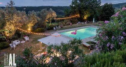 Cottage nel Chianti con Piscina. Vista Sulle Colline e sui Vigneti Toscani
