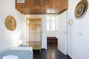 3 quartos, berço de viagem, Wi-Fi, roupa de cama