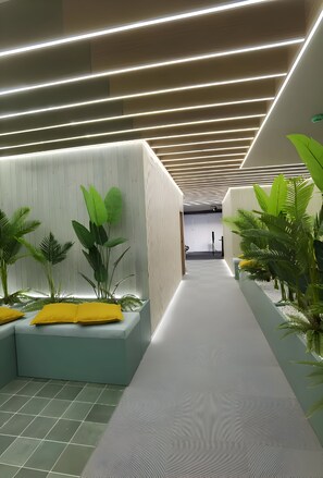 32-inch Smart TV with digital channels, video-game console, Netflix - Futurotel Malagueta Premium Beach (Málaga)